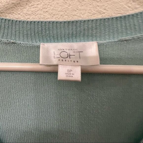 Loft V-Neck Long Sleeve Sweater Size SP - Picture 4 of 4